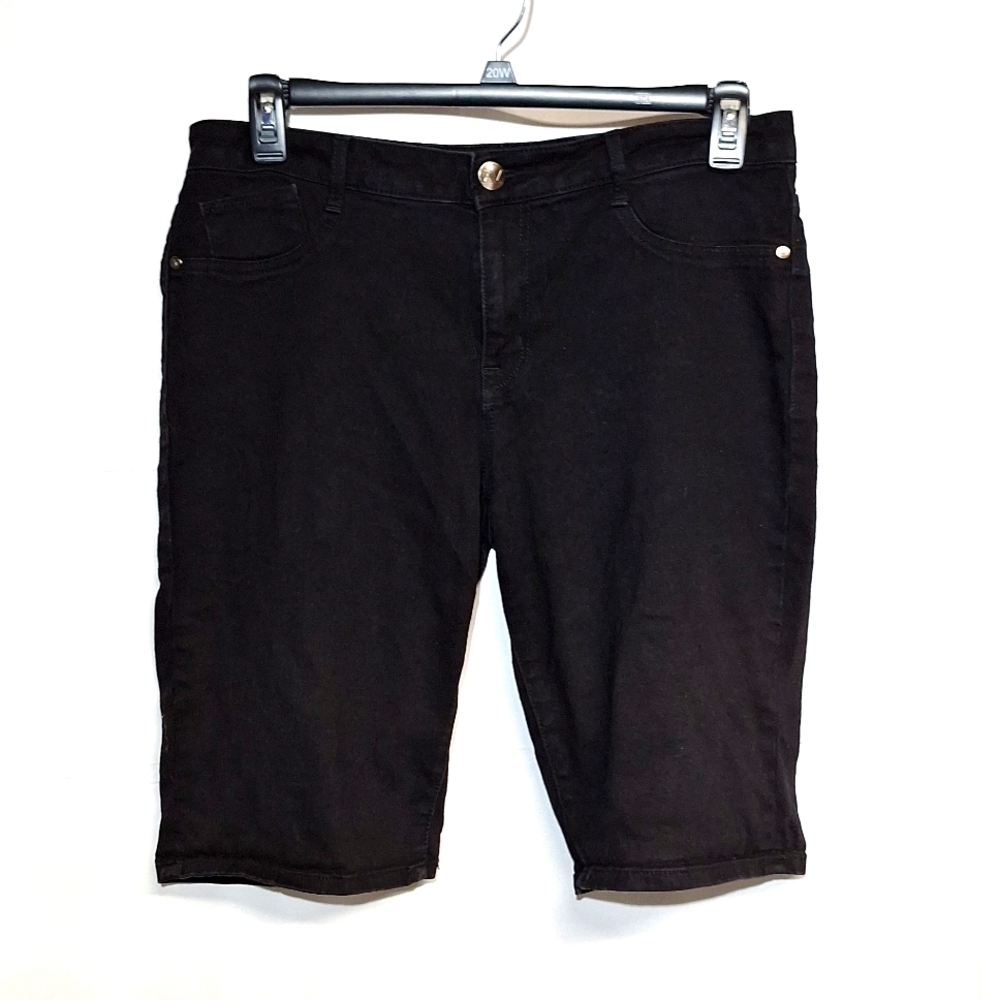 Ava & Alex  size 16 shorts.